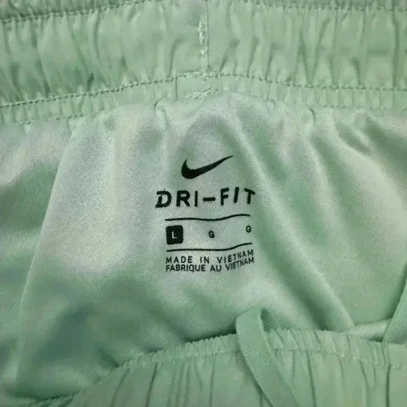 nike shorts - Picture 4 of 4